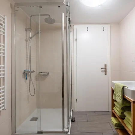 Frauenschuh דירה שלאדמינג